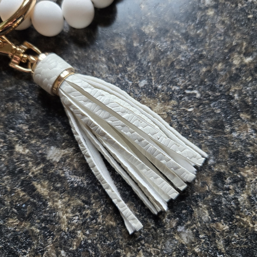 SHEIN White and Gold Key Card Holder - Picture 6 of 11